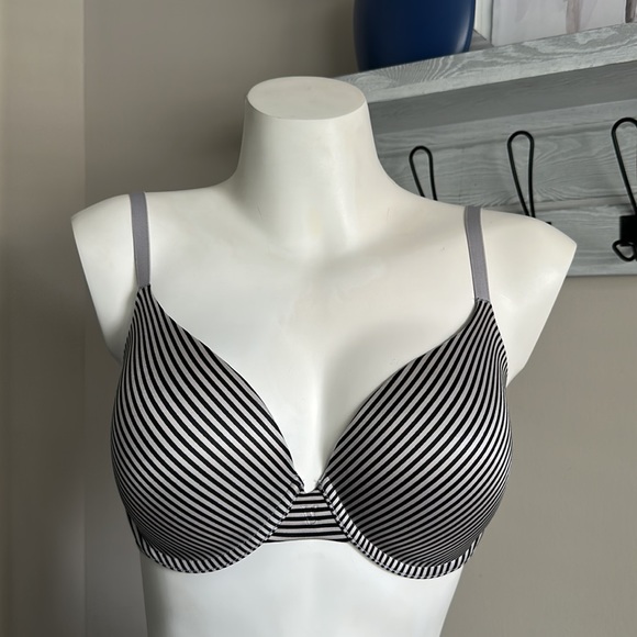 Victoria’s Secret Uplift Semi Demi Convertible Strap Triple D Bra - Picture 7 of 7